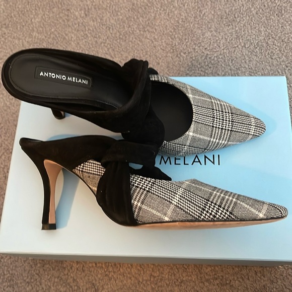 ANTONIO MELANI Shoes - Antonio Melani Lurban Open back Heel